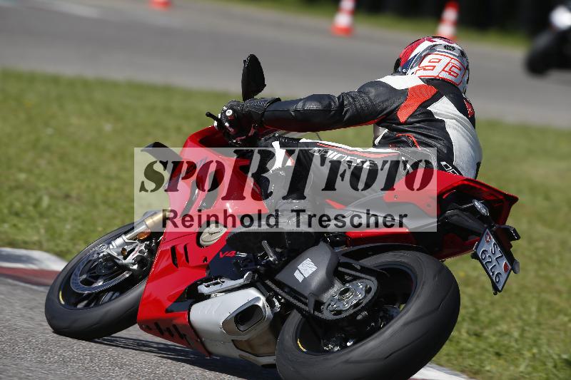 /Archiv-2024/29 12.06.2024 MOTO.CH Track Day ADR/Gruppe gelb/backside